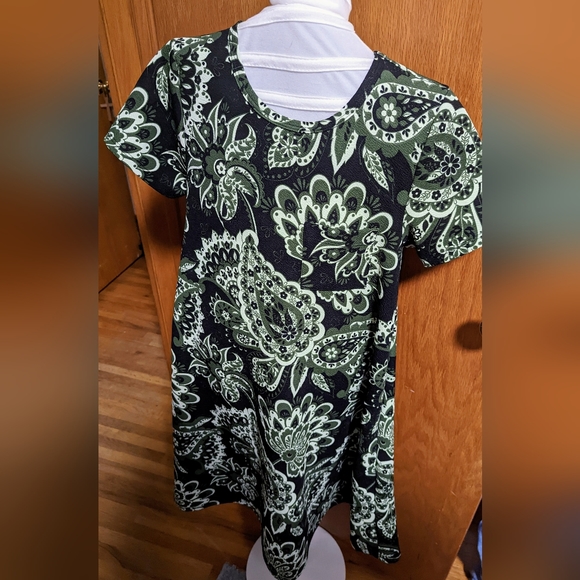 LuLaRoe Dresses & Skirts - ☮️Boho green dress☮️